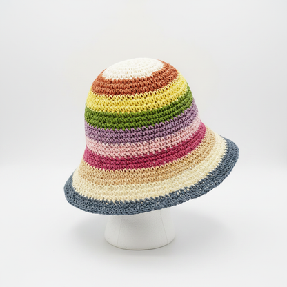 Seiten- und Rückansicht Crochet Bucket Hat Pastell Regenbogen